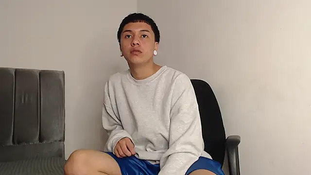 Snapshot of alex-lover chatting on September 19, 2025, 1:29 am alex-lover online show from September 19, 2025, 1:29 am