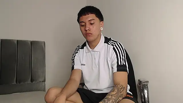 Snapshot of alex-lover chatting on October 22, 2025, 2:23 am alex-lover online show from October 22, 2025, 2:23 am