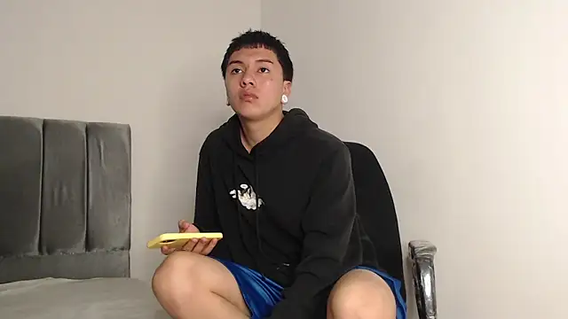 Snapshot of alex-lover chatting on October 29, 2025, 1:41 am alex-lover online show from October 29, 2025, 1:41 am