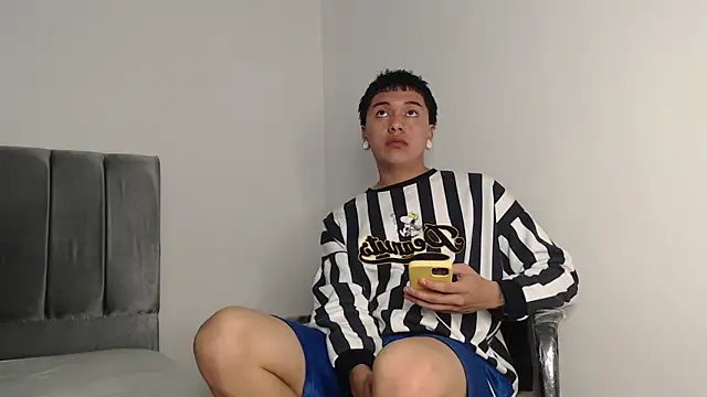 Snapshot of alex-lover chatting on October 30, 2025, 1:40 am alex-lover online show from October 30, 2025, 1:40 am