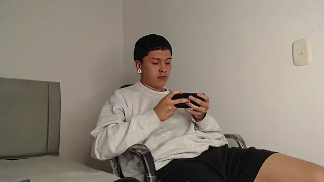 alex-lover online show from April 24, 2026, 6:16 am