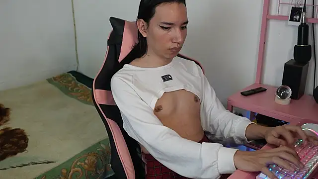 Snapshot of Flaream_angel chatting on January 1, 2025, 3:46 pm Flaream angel online show from January 1, 2025, 3:46 pm