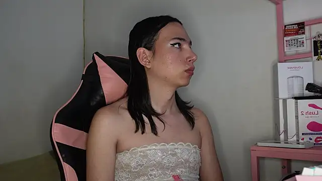 Snapshot of Flaream_angel chatting on October 30, 2025, 9:26 pm Flaream angel online show from October 30, 2025, 9:26 pm