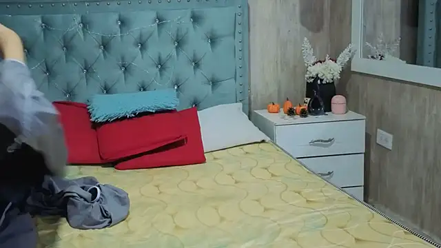 Marcelaa fox online show from March 4, 2026, 7:31 pm