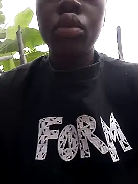 Snapshot of Sassy_boobs21 chatting on March 21, 2026, 4:39 am Sassy boobs21 online show from March 21, 2026, 4:39 am