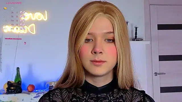  yourFoxy  online show from November 17, 2025, 2:12 pm