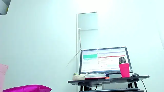 Snapshot of Dalia_20 chatting on February 5, 2025, 1:37 am Dalia 20 online show from February 5, 2025, 1:37 am
