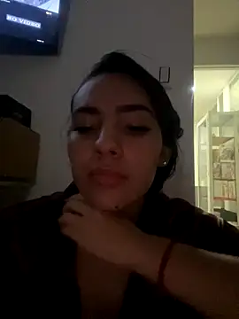 IsaValencia online show from September 25, 2025, 2:32 pm