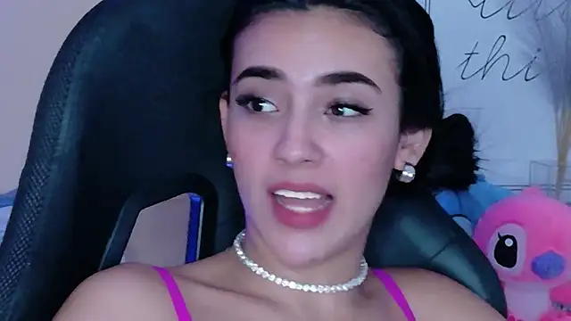 IsaValencia online show from October 17, 2025, 2:04 am