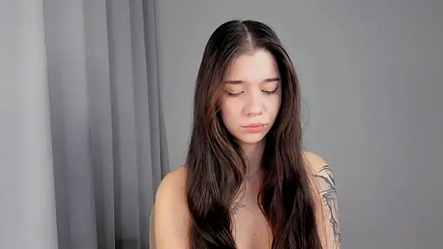 Butterflys1268 online show from November 19, 2025, 5:07 am