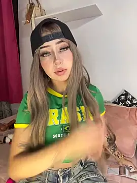 Snapshot of lunaapppp chatting on February 24, 2026, 3:37 am lunaapppp online show from February 24, 2026, 3:37 am