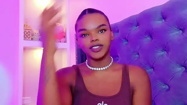 CamiEstrada online show from October 19, 2025, 10:05 am