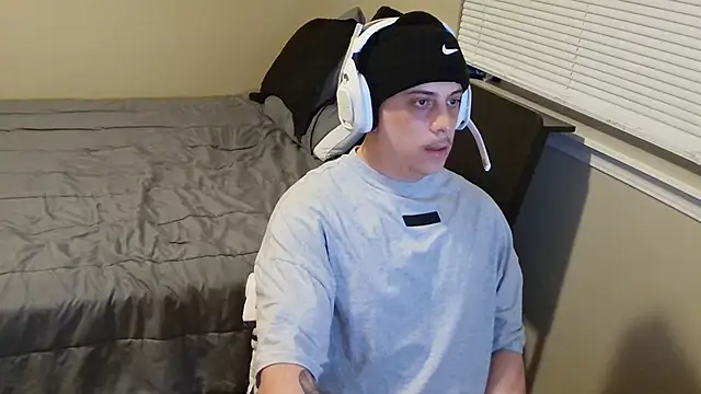 Snapshot of cumwithkash chatting on February 24, 2025, 5:33 am cumwithkash online show from February 24, 2025, 5:33 am