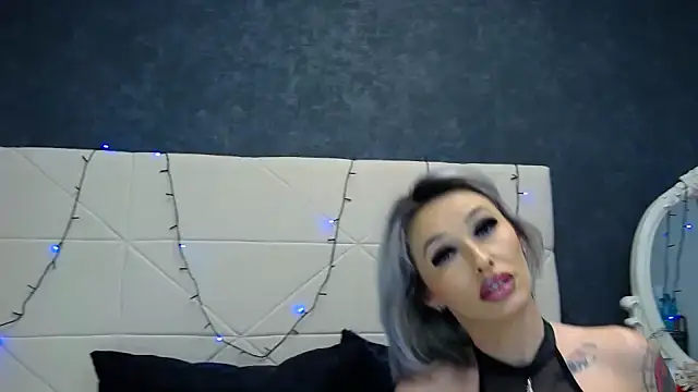 IssaSmith online show from December 11, 2024, 8:36 am
