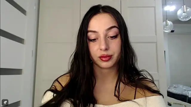 courtneyPerfect online show from December 15, 2025, 2:54 pm