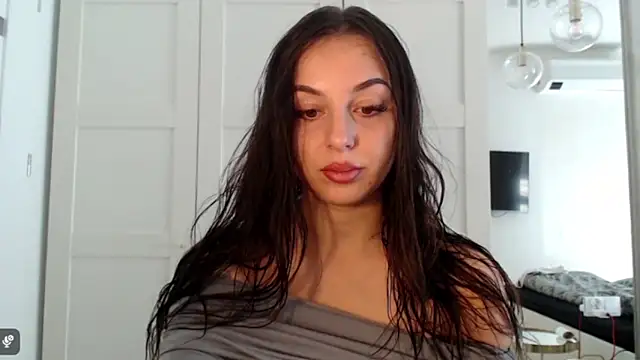 courtneyPerfect online show from March 18, 2026, 9:01 am