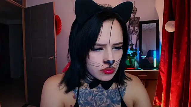 TinnaDawsom online show from October 20, 2025, 11:27 pm