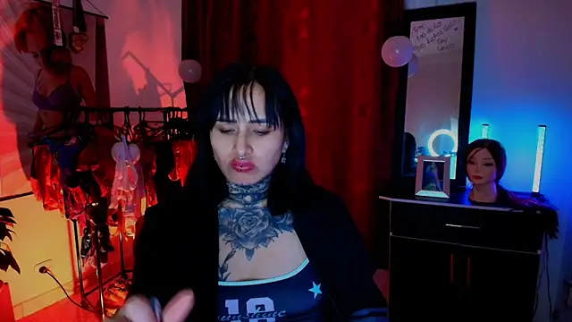 TinnaDawsom online show from December 3, 2025, 1:46 am