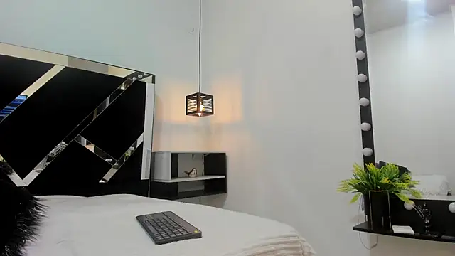 Snapshot of Ambber_moon chatting on February 1, 2025, 3:41 am Ambber moon online show from February 1, 2025, 3:41 am
