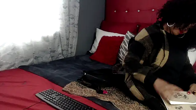 Foxybrownxx1 online show from February 17, 2025, 10:51 am