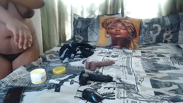 Snapshot of Foxybrownxx1 chatting on October 21, 2025, 6:14 am Foxybrownxx1 online show from October 21, 2025, 6:14 am