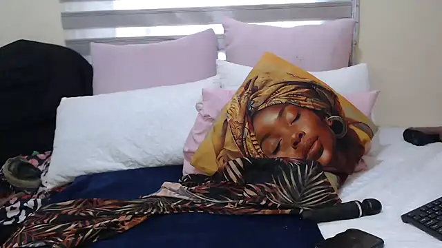 Foxybrownxx1 online show from May 25, 2026, 5:35 am