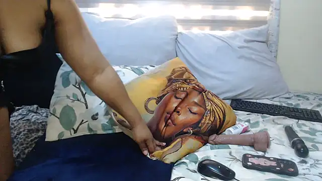 Foxybrownxx1 online show from June 24, 2026, 3:11 pm
