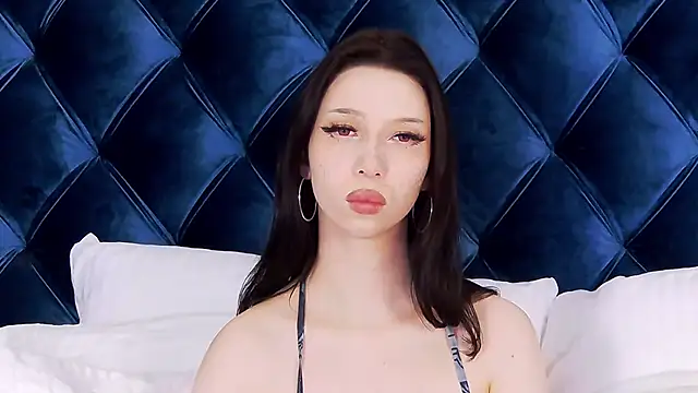 MaliaLandre online show from February 3, 2025, 8:02 am
