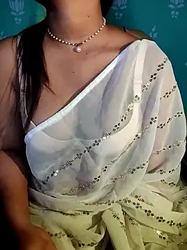 Snapshot of QueenOfHeart_07 chatting on November 7, 2025, 6:41 pm QueenOfHeart 07 online show from November 7, 2025, 6:41 pm