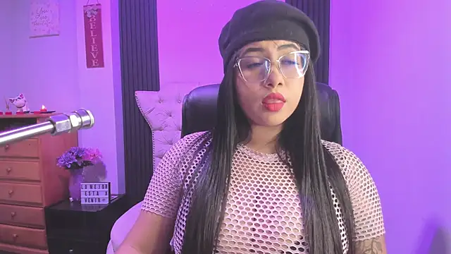 Sexy cristall  online show from January 31, 2026, 11:25 pm