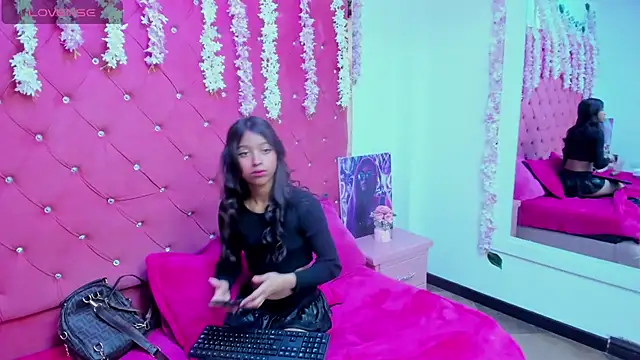 Snapshot of SamaraPrice69 chatting on January 25, 2025, 6:35 pm SamaraPrice69 online show from January 25, 2025, 6:35 pm