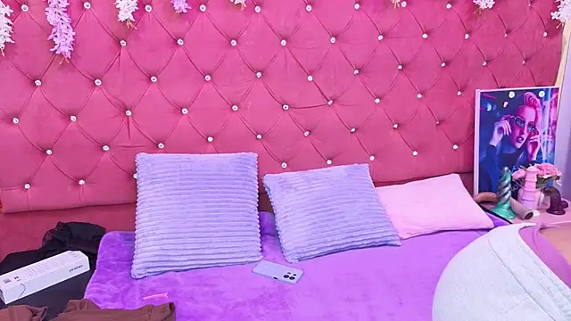 Snapshot of SamaraPrice69 chatting on October 8, 2025, 12:14 pm SamaraPrice69 online show from October 8, 2025, 12:14 pm