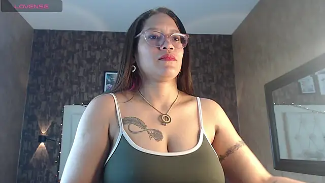 samantha  karolstone online show from December 25, 2024, 8:28 pm