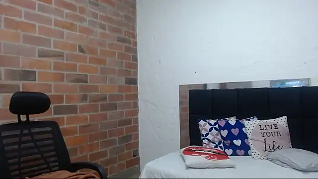 Snapshot of samantha__karolstone chatting on February 25, 2026, 3:27 am samantha karolstone online show from February 25, 2026, 3:27 am