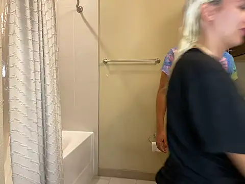 girlfriendmissy online show from September 21, 2025, 12:01 am