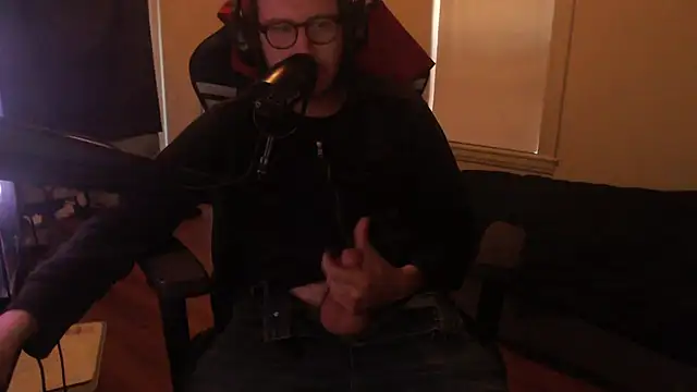 Snapshot of chicostick413 chatting on October 5, 2025, 7:34 pm chicostick413 online show from October 5, 2025, 7:34 pm