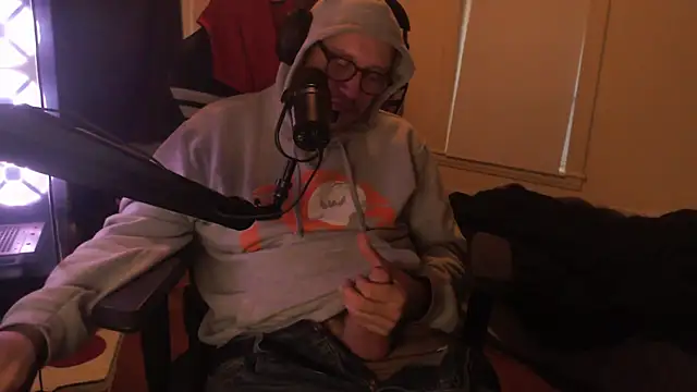 Snapshot of chicostick413 chatting on October 12, 2025, 8:41 pm chicostick413 online show from October 12, 2025, 8:41 pm