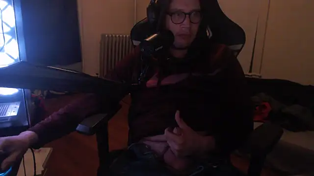 Snapshot of chicostick413 chatting on October 19, 2025, 12:22 am chicostick413 online show from October 19, 2025, 12:22 am