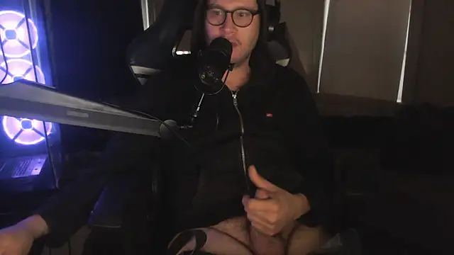 Snapshot of chicostick413 chatting on October 31, 2025, 12:50 pm chicostick413 online show from October 31, 2025, 12:50 pm