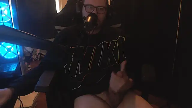 Snapshot of chicostick413 chatting on November 6, 2025, 3:24 pm chicostick413 online show from November 6, 2025, 3:24 pm