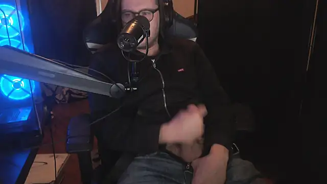 Snapshot of chicostick413 chatting on November 10, 2025, 5:56 pm chicostick413 online show from November 10, 2025, 5:56 pm