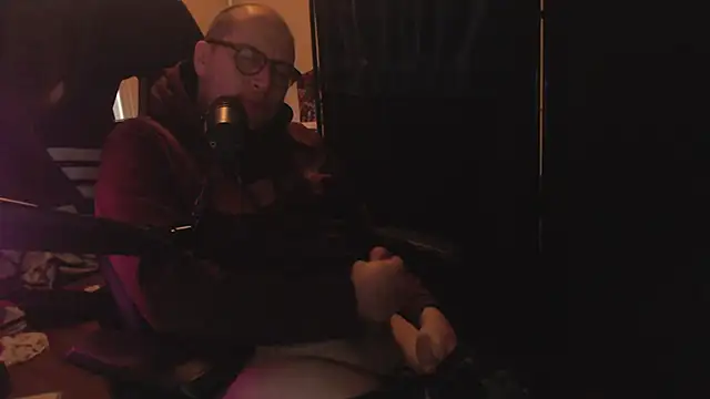 chicostick413 online show from November 26, 2025, 7:04 pm