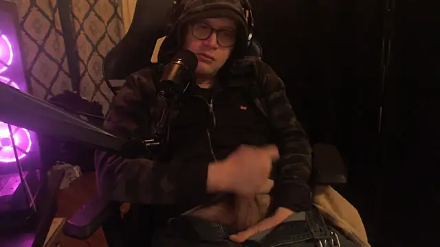 chicostick413 online show from February 28, 2026, 11:17 pm