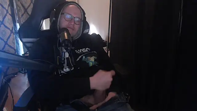 chicostick413 online show from March 29, 2026, 12:16 pm