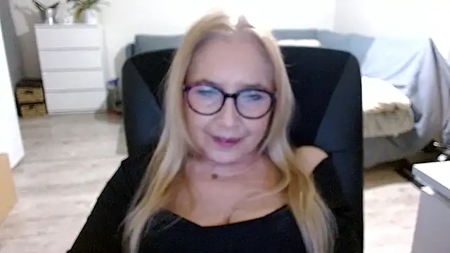 sofia xkiss online show from December 12, 2024, 5:59 pm