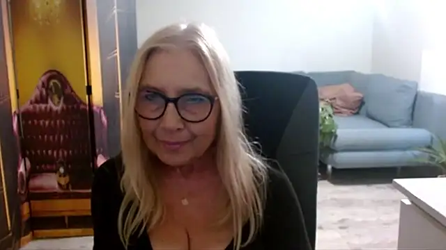 sofia xkiss online show from November 4, 2025, 3:00 pm