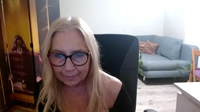 sofia xkiss online show from November 16, 2025, 2:44 pm