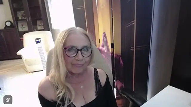sofia xkiss online show from August 4, 2026, 1:46 pm