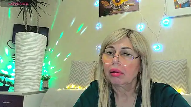 SusieNoreen online show from January 25, 2025, 1:52 pm