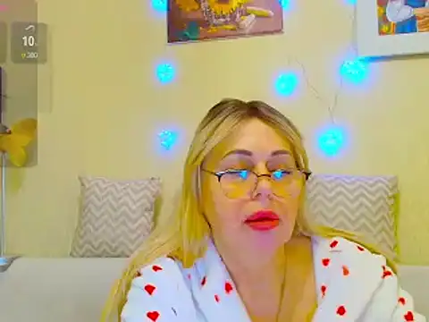 SusieNoreen online show from February 18, 2025, 3:53 am